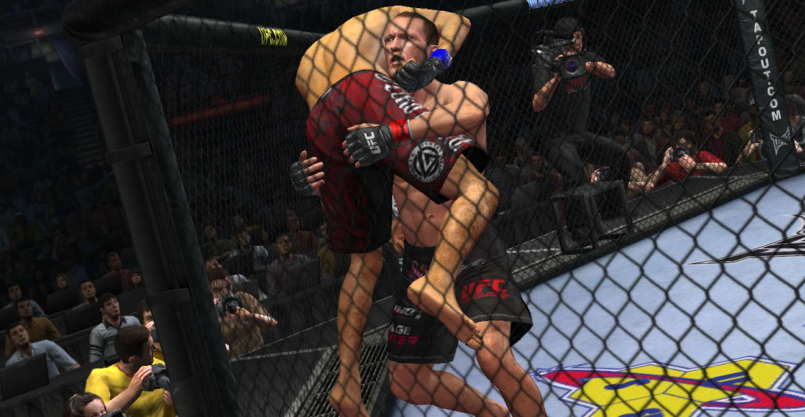 UFC Undisputed 3 vs UFC 2010 screenshots of the Fight Cage